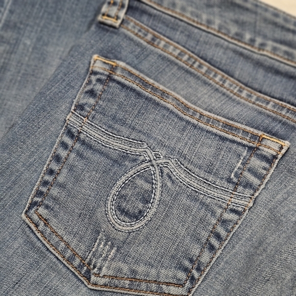 Lucky Brand Lola Bootcut Blue Wash Mid‑Rise Jeans w/ Embroidered Back Pockets 27 - Picture 6 of 14